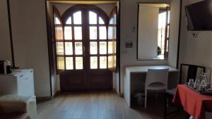 A television and/or entertainment centre at casa vacanze mm rooms