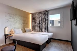 Postel nebo postele na pokoji v ubytování B&B HOTEL Evian Publier