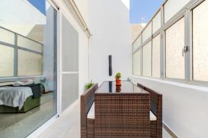 صورة لـ Colorful & Spacious Home with Yard - Close to Xemxija Bay في خليج سانت بول