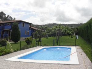 a large swimming pool in a yard with a house at Complejo rural Alhelí - Apartamentos y habitaciones in Valdredo +54 photos
