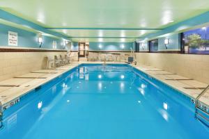 a large swimming pool with blue water at Holiday Inn Express - Waldorf, an IHG Hotel in Waldorf