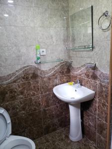 Uma casa de banho em Guest House Nanu