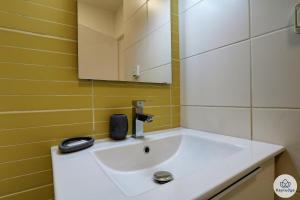 a bathroom with a sink and a mirror at T1 - Rive Gauche 2 étoiles - proche centre Saint-Denis in Saint-Denis +12 photos