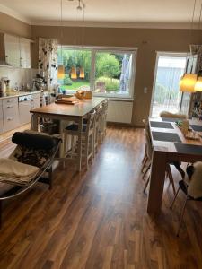 a kitchen with a wooden floor and a table with chairs at Tor zum Pfälzerwald in Pirmasens