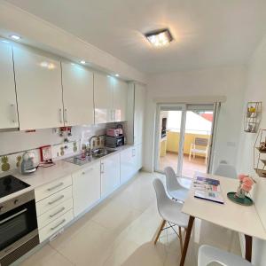 A kitchen or kitchenette at Casa de Oksana