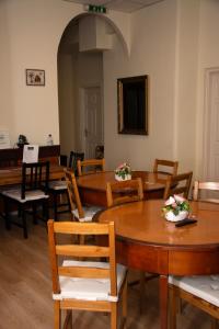 מסעדה או מקום אחר לאכול בו ב-Evergreen Budapest Guest House