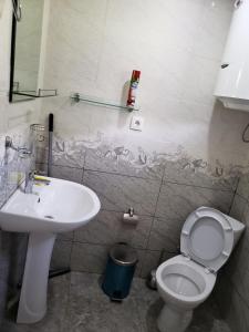 Uma casa de banho em Guest House Nanu