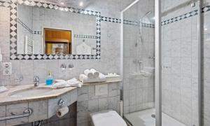 Koupelna v ubytování Hotel St Leonhard