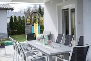 Zdjęcie z galerii obiektu Schönes Ferienhaus mit Garten w mieście Pörtschach am Wörthersee