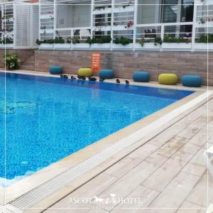 Bazén v ubytování Ascot Hotel Büyükada nebo v jeho okolí