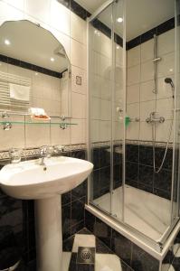 Koupelna v ubytování Hotel Rosina