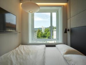 Una cama o camas en una habitación de citizenM Zürich