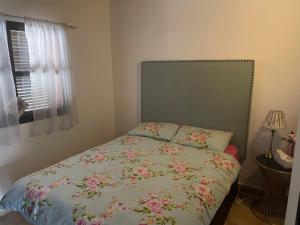 Tempat tidur dalam kamar di Impeccable 3-Bed Villa in Hancienda del alamo