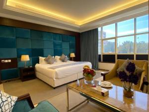 Letto o letti in una camera di Three Points Al Salama