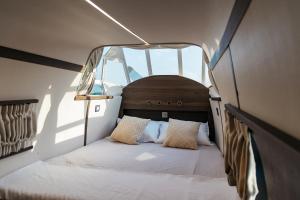 Postel nebo postele na pokoji v ubytování Delux Air Glam accomodation