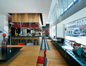 Un lugar para sentarse en citizenM Zürich