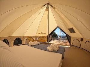 Postel nebo postele na pokoji v ubytování Unique Glamping Suite