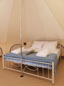 Postel nebo postele na pokoji v ubytování Unique Glamping Suite