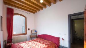 En eller flere senge i et værelse på Casa di Silvia & Daniele