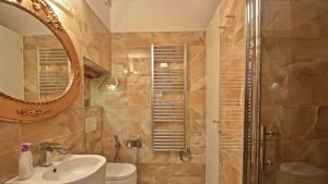 A bathroom at Corte dei Greci