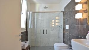 A bathroom at Corte dei Greci