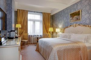 Giường trong phòng chung tại Radisson Collection Hotel Moscow