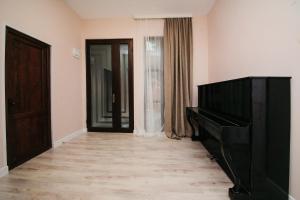 TV a/nebo společenská místnost v ubytování Plagio Green Terrace Homes