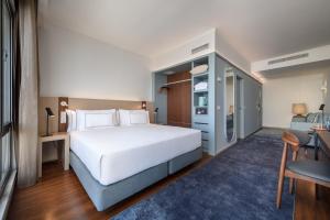 Postel nebo postele na pokoji v ubytování Melia Lisboa Oriente Hotel