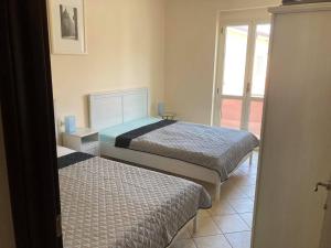 Appartamento Villaggio Emerald tesisinde bir odada yatak veya yataklar