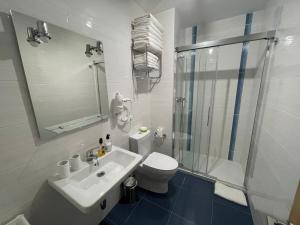 Koupelna v ubytování Royal Suites Estepona by Croma