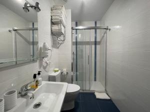 Koupelna v ubytování Royal Suites Estepona by Croma