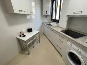 Kuchyň nebo kuchyňský kout v ubytování Royal Suites Estepona by Croma