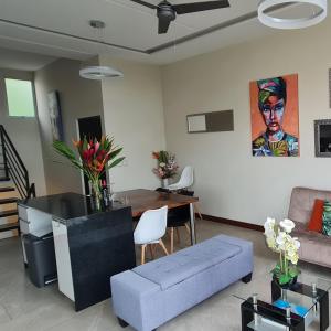 Zona de estar de Cozy private Apartment, Mirador Escazú -Great view-