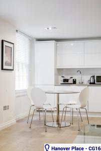 A kitchen or kitchenette at Stayo Homes Covent Garden 