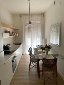 A kitchen or kitchenette at Magnifica Vittorio Veneto
