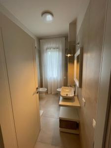A bathroom at Magnifica Vittorio Veneto