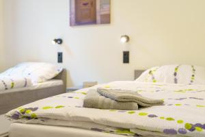Postel nebo postele na pokoji v ubytování Hotel und Hostel Gleisbett