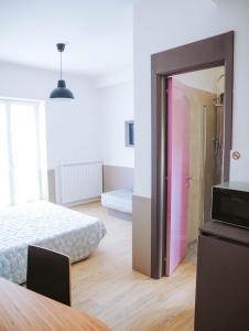 سرير أو أسرّة في غرفة في Avezzano 3e60