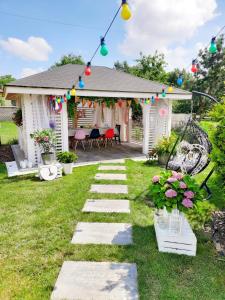 a garden with a pathway and a gazebo at Pokoje Hotelowe Siedlczanka in Siedlce