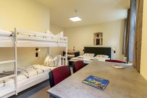 Postel nebo postele na pokoji v ubytování Hotel und Hostel Gleisbett