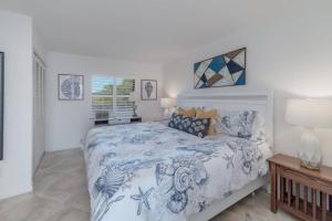 Gallery image of Riverside Club C309 in Marco Island