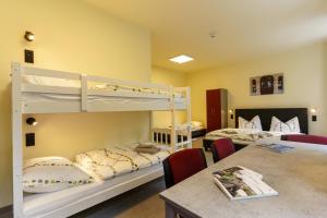 Postel nebo postele na pokoji v ubytování Hotel und Hostel Gleisbett