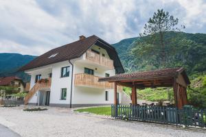 Nespecifikovaný výhled na hory nebo výhled na hory při pohledu z apartmánu