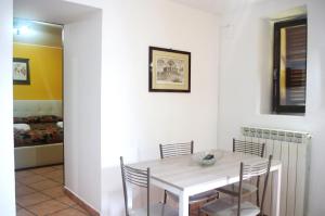 A seating area at Casetta Arco