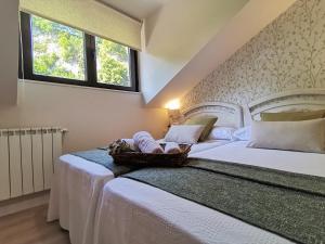 Ein Bett oder Betten in einem Zimmer der Unterkunft Apartamentos La Arandanera