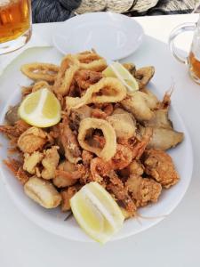 アパートメントの敷地内または近くでの食事または食べ物