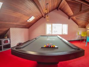 
A pool table at Flame Hotel Canela
