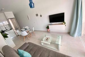En TV eller et underholdningssystem på Oasis View Lanzarote