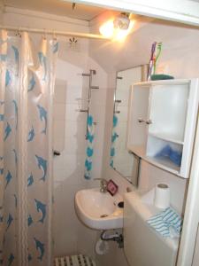 a small bathroom with a toilet and a sink at Casinha alentejana in Évora