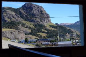 Una imagen general de la montaña o una montaña tomada desde la hostería